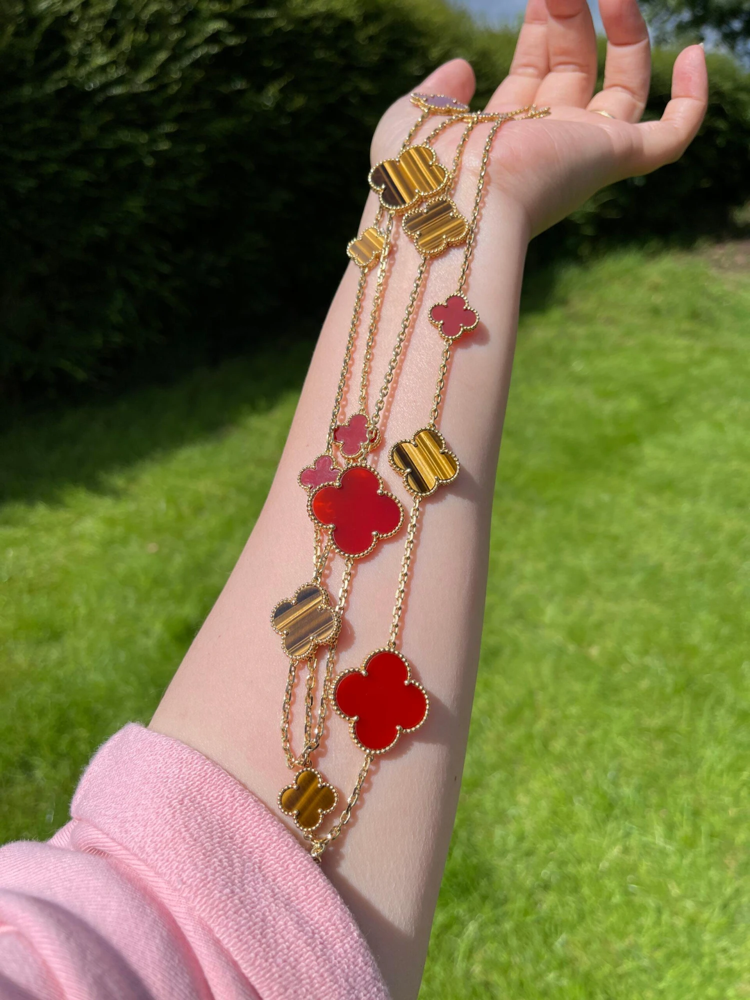 Van Cleef & Arpels Magic Alhambra 16 Motifs Tiger Eye And Carnelian Long Necklac 8 Van Cleef & Arpels Magic Alhambra 16 Motifs Tiger Eye And Carnelian Long Necklac – Image 6