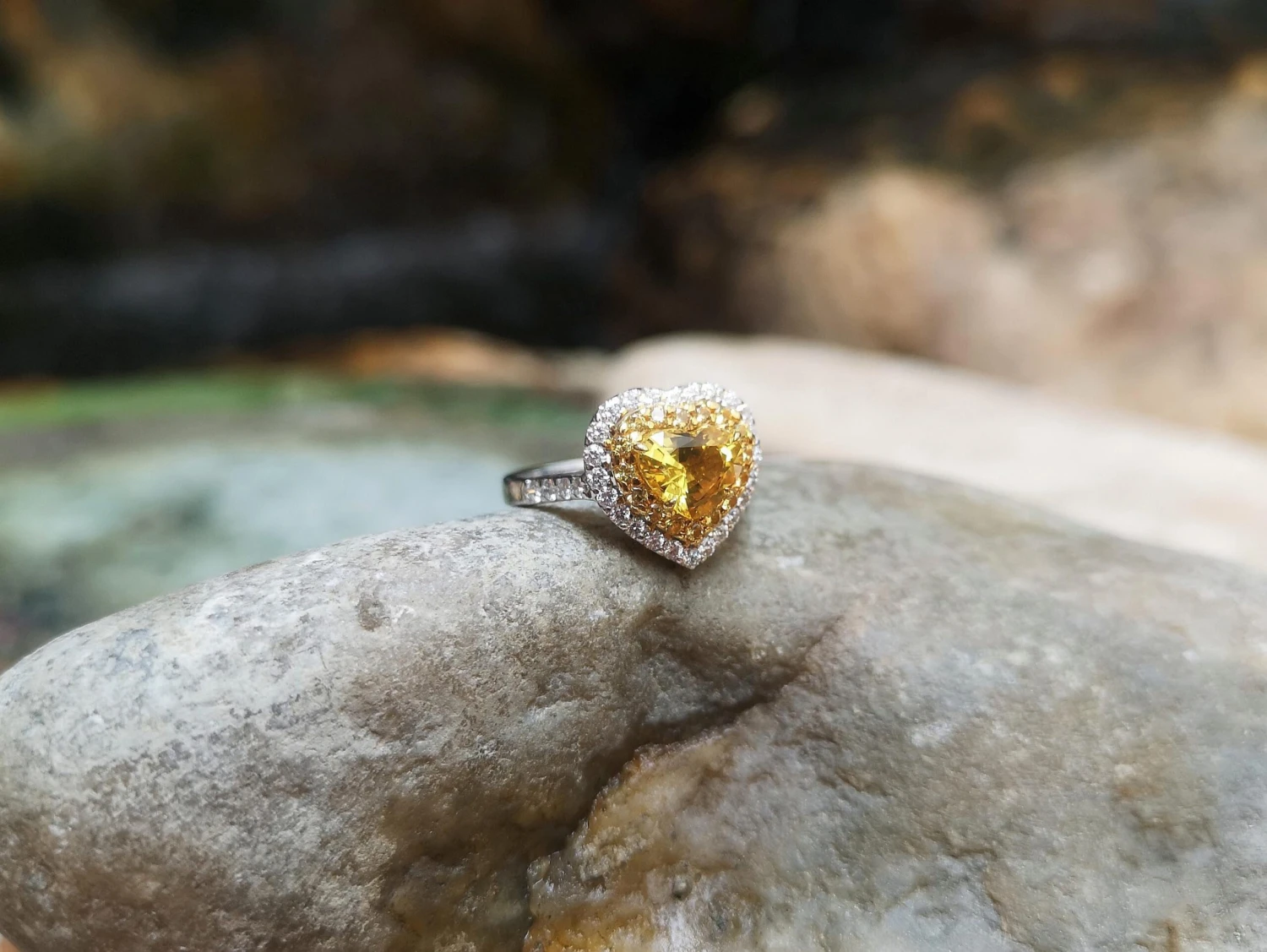 Unknown Heart Shape Yellow Sapphire With Diamond Ring Set In 18 Karat White Gold 10 Unknown Heart Shape Yellow Sapphire With Diamond Ring Set In 18 Karat White Gold – Image 8