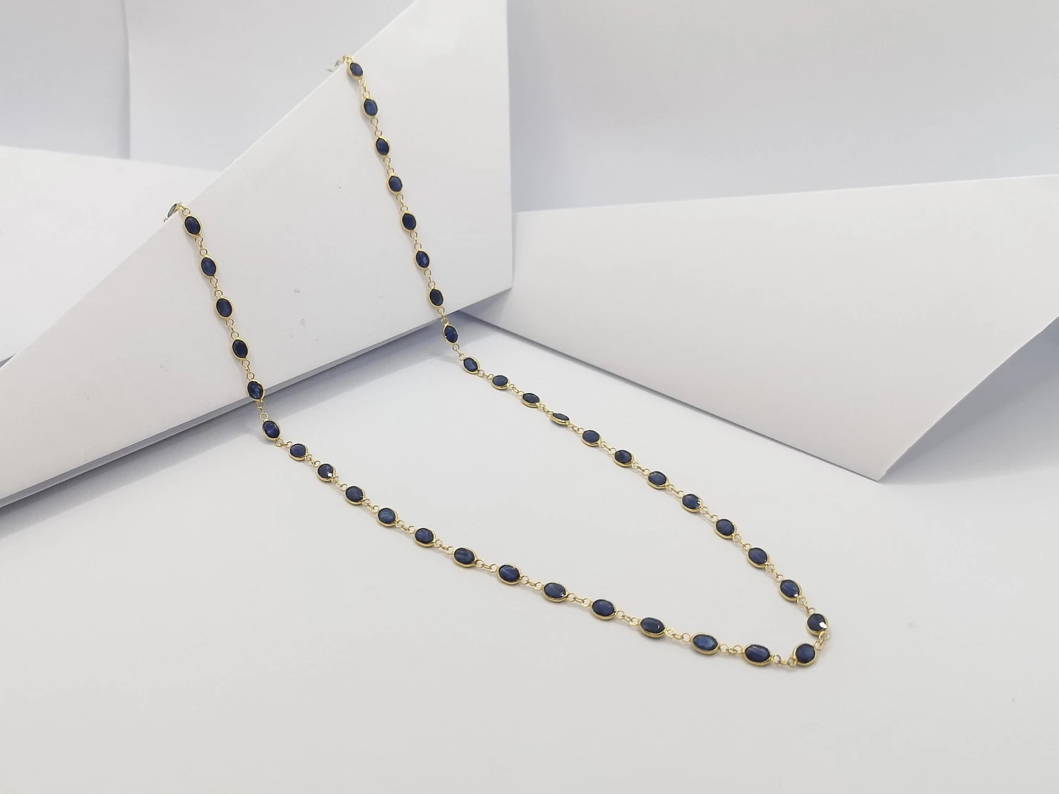 Unknown Blue Sapphire Necklace Set In 18 Karat Gold Settings 8 Unknown Blue Sapphire Necklace Set In 18 Karat Gold Settings – Image 6