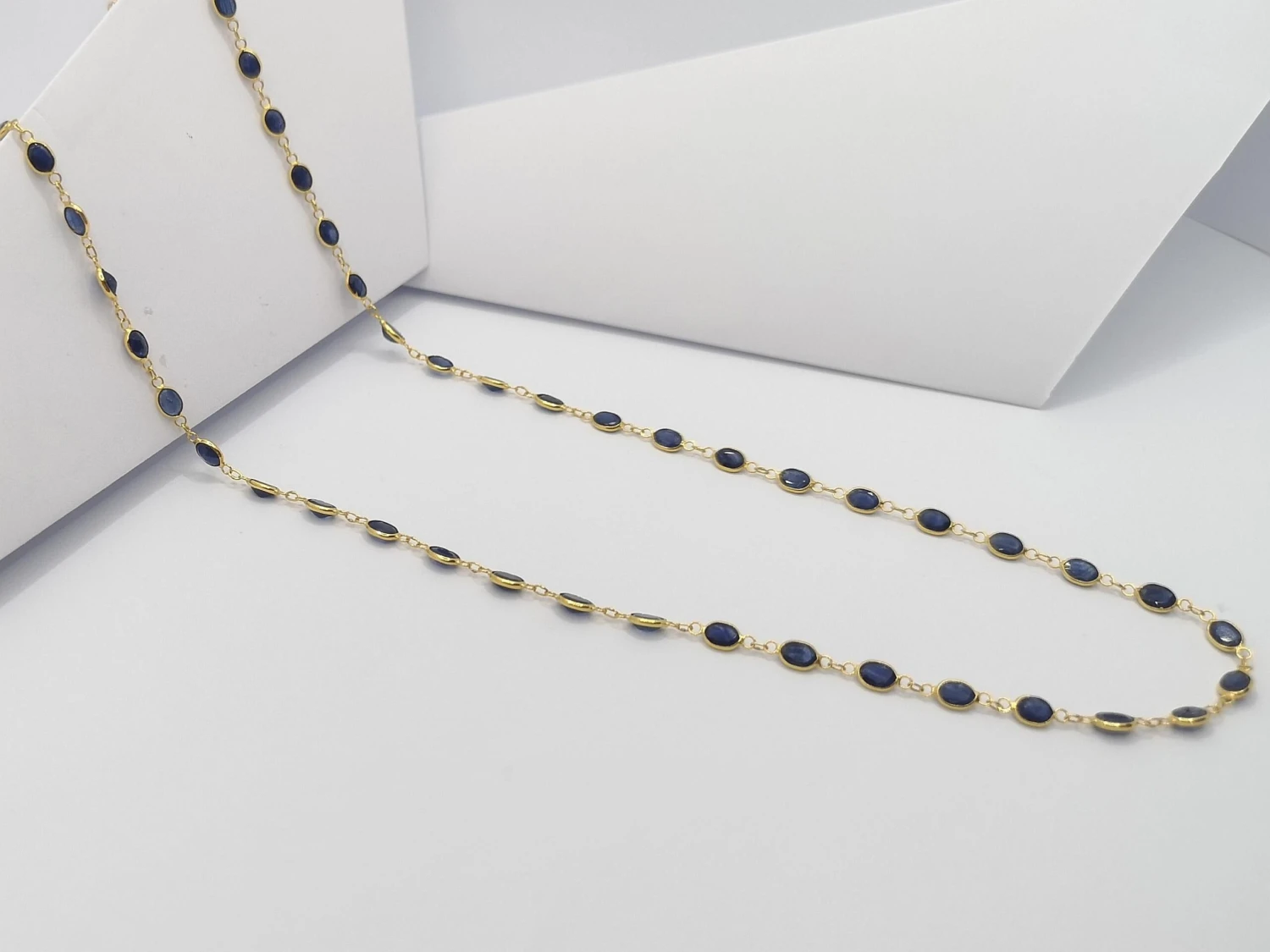 Unknown Blue Sapphire Necklace Set In 18 Karat Gold Settings 10 Unknown Blue Sapphire Necklace Set In 18 Karat Gold Settings – Image 8