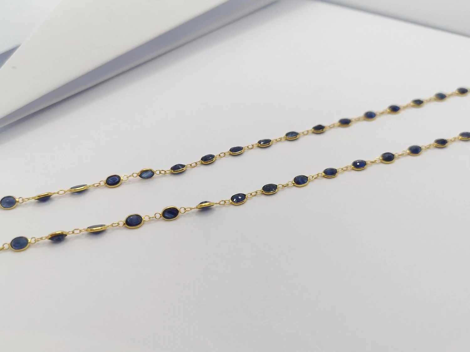 Unknown Blue Sapphire Necklace Set In 18 Karat Gold Settings 11 Unknown Blue Sapphire Necklace Set In 18 Karat Gold Settings – Image 9