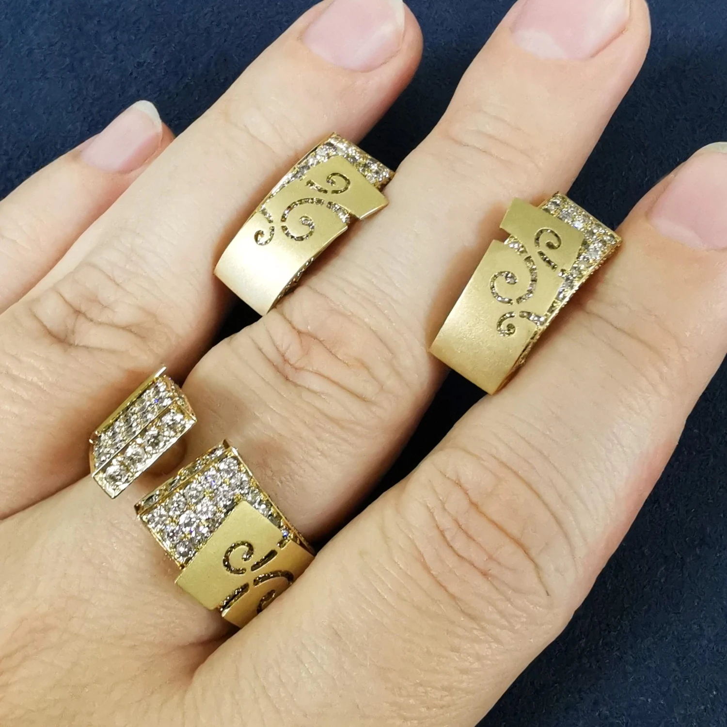 Champagne Diamonds 18 Karat Yellow Gold Veil Suite 7 Champagne Diamonds 18 Karat Yellow Gold Veil Suite – Image 5