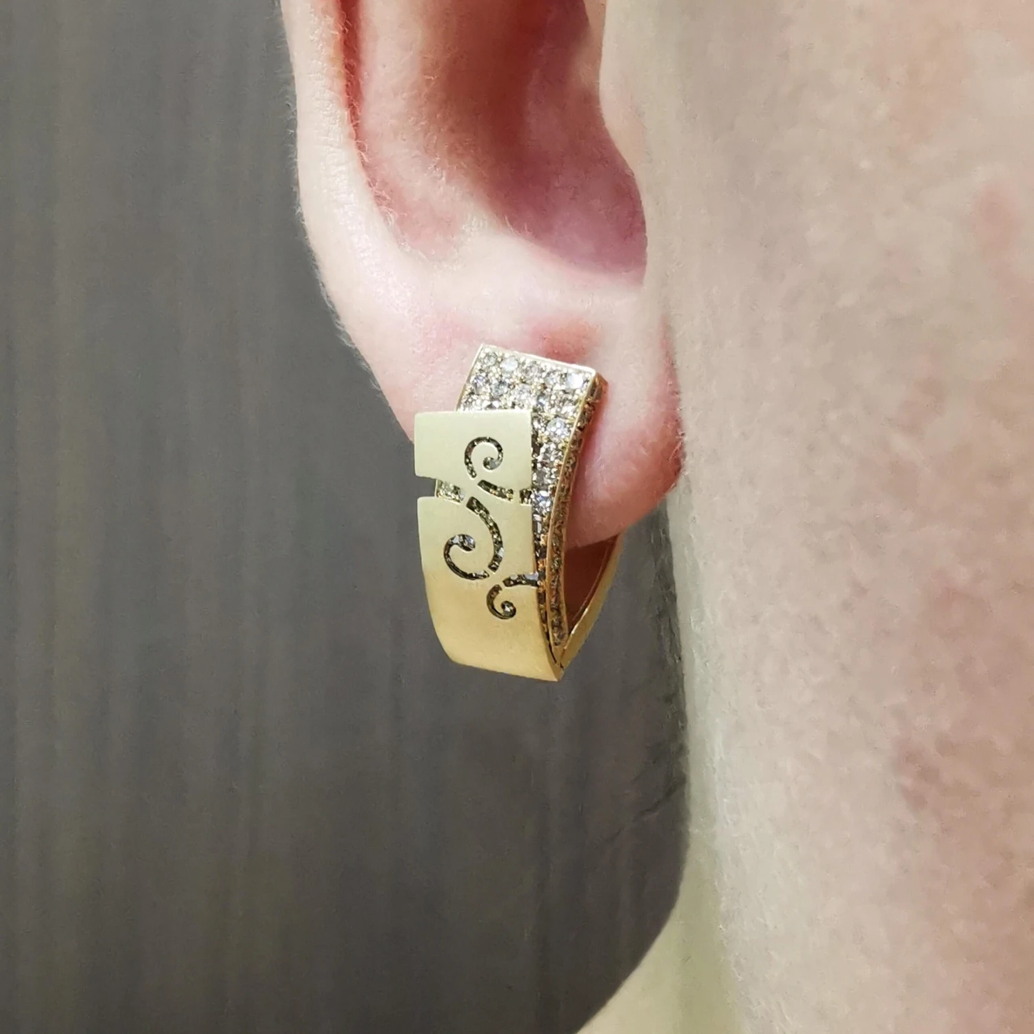 Champagne Diamonds 18 Karat Yellow Gold Veil Earrings 12 Champagne Diamonds 18 Karat Yellow Gold Veil Earrings – Image 10