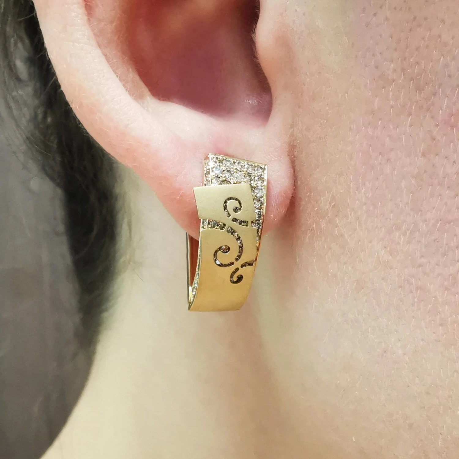 Champagne Diamonds 18 Karat Yellow Gold Veil Earrings 13 Champagne Diamonds 18 Karat Yellow Gold Veil Earrings – Image 11