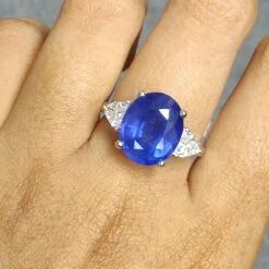 Victorian Era 6.74 Carat Sapphire Ring Three Stone Ring With Diamonds 18k Gold 19 Victorian Era 6.74 Carat Sapphire Ring Three Stone Ring With Diamonds 18k Gold -Mode Bijouterie Magasin IMG 20230330 171843 master