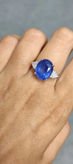 Victorian Era 6.74 Carat Sapphire Ring Three Stone Ring With Diamonds 18k Gold 18 Victorian Era 6.74 Carat Sapphire Ring Three Stone Ring With Diamonds 18k Gold -Mode Bijouterie Magasin IMG 20230330 171953 master