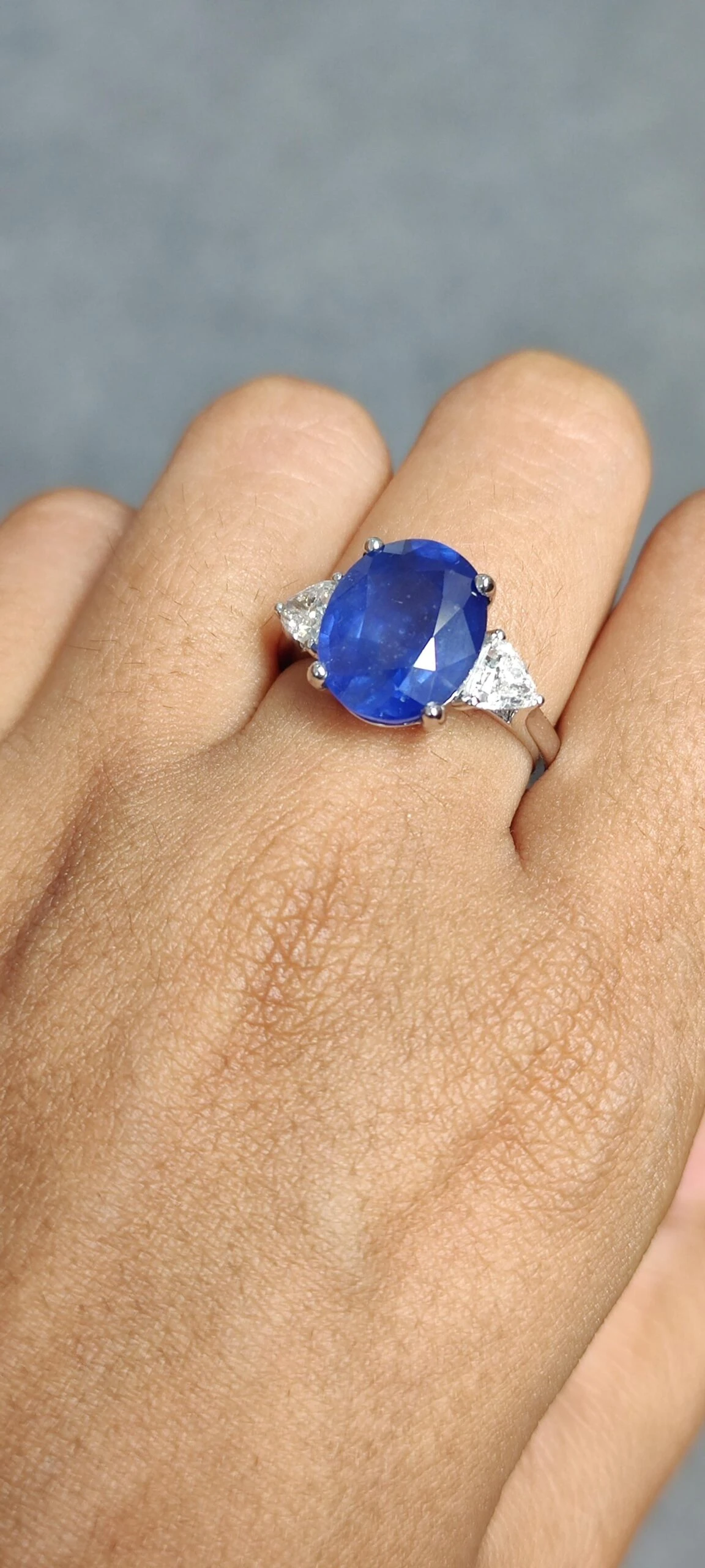 Victorian Era 6.74 Carat Sapphire Ring Three Stone Ring With Diamonds 18k Gold 7 Victorian Era 6.74 Carat Sapphire Ring Three Stone Ring With Diamonds 18k Gold – Image 5