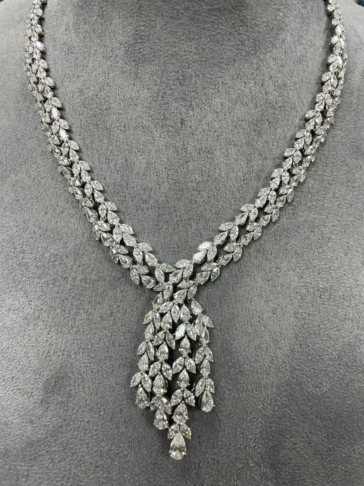 Unknown NWT Rare 18 Karat Gorgeous Fancy Glittering Diamond Necklace 5 Unknown NWT Rare 18 Karat Gorgeous Fancy Glittering Diamond Necklace – Image 3