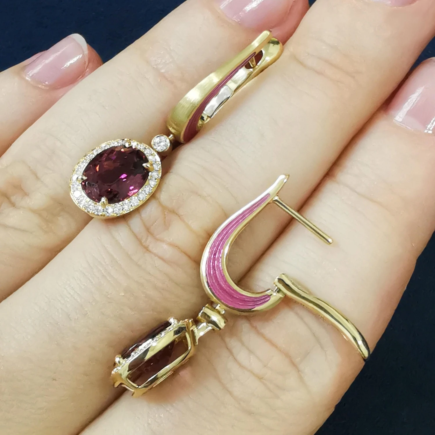 Pink Tourmaline Diamonds Enamel 18 Karat Yellow Gold New Classic Earrings 9 Pink Tourmaline Diamonds Enamel 18 Karat Yellow Gold New Classic Earrings – Image 7