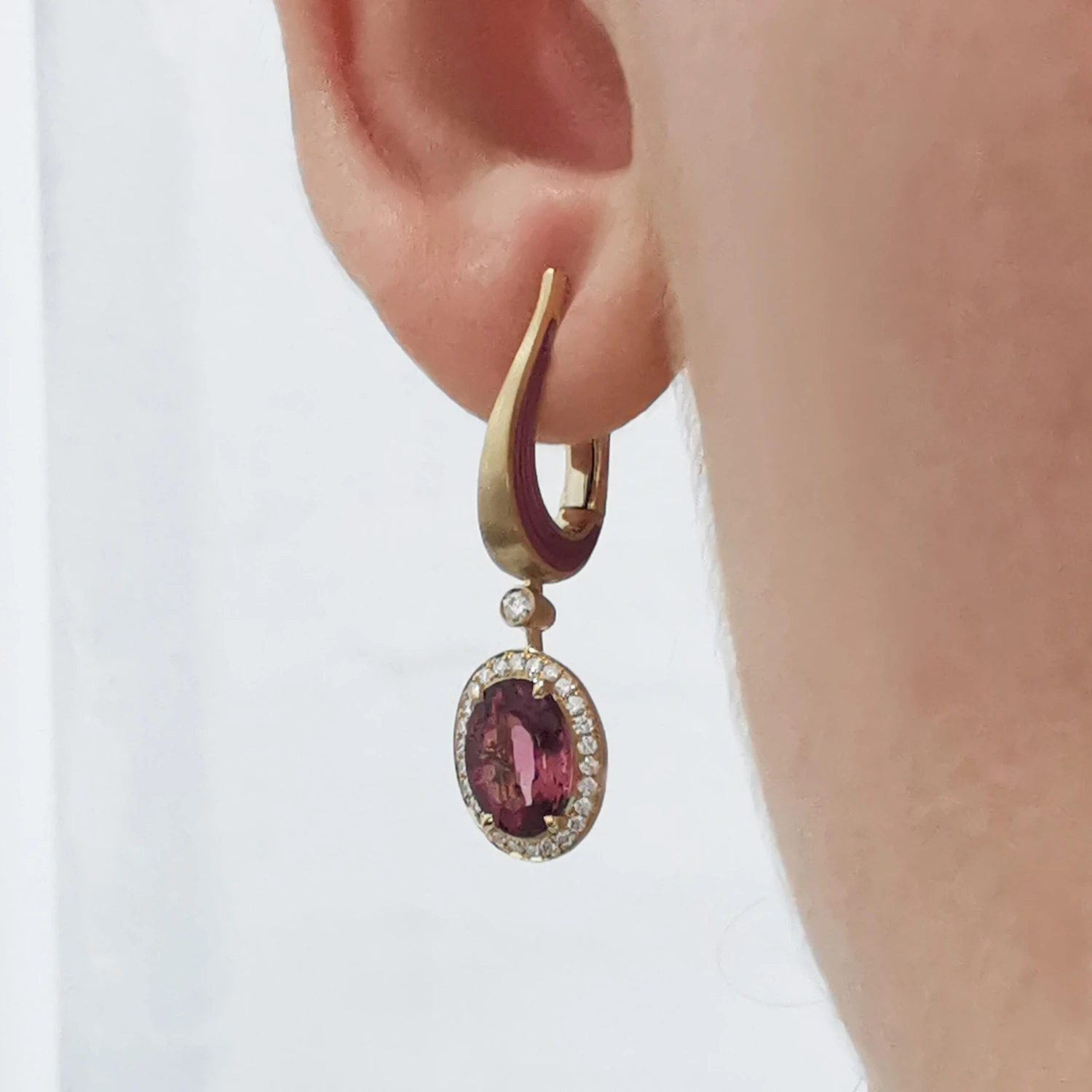 Pink Tourmaline Diamonds Enamel 18 Karat Yellow Gold New Classic Earrings 11 Pink Tourmaline Diamonds Enamel 18 Karat Yellow Gold New Classic Earrings – Image 9
