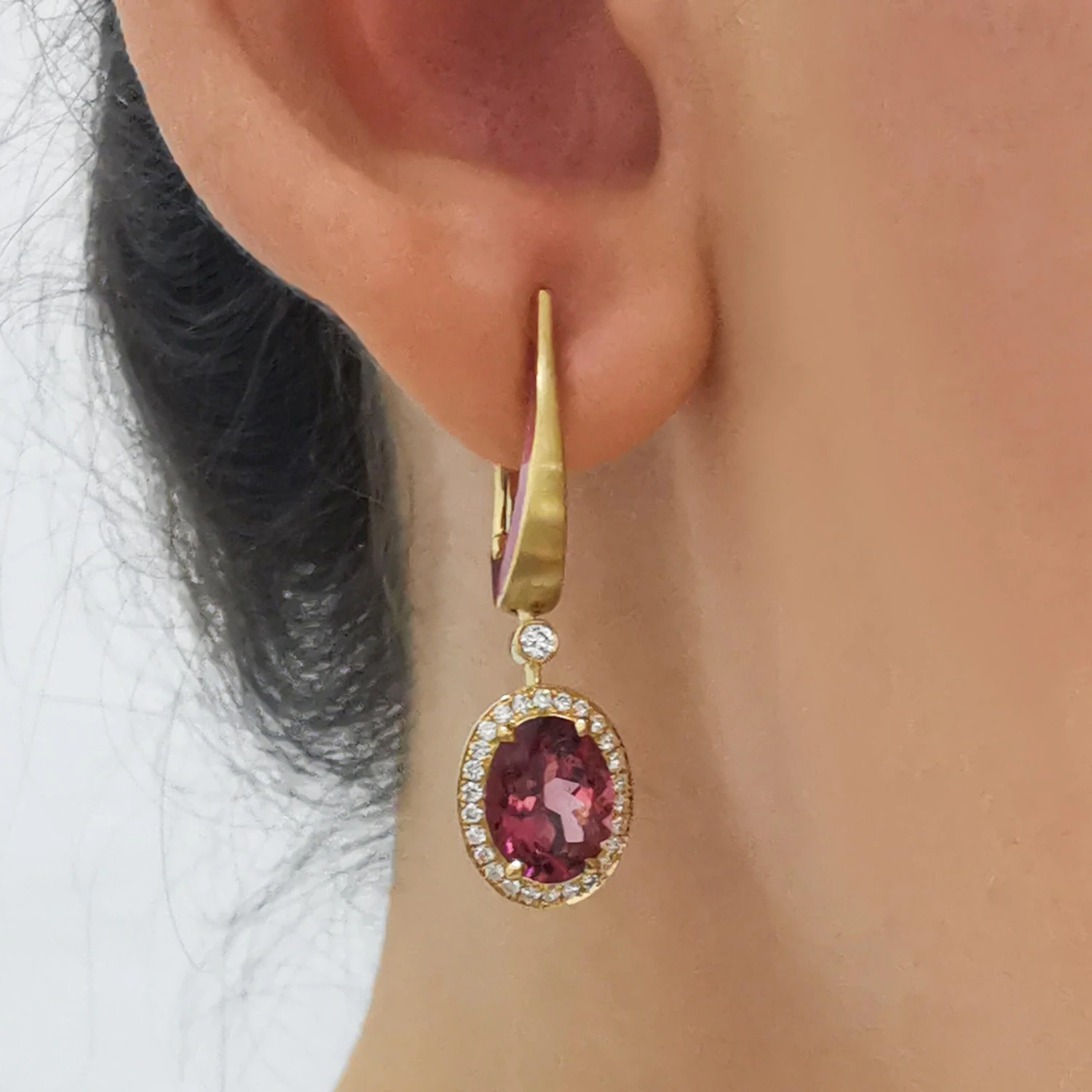 Pink Tourmaline Diamonds Enamel 18 Karat Yellow Gold New Classic Earrings 12 Pink Tourmaline Diamonds Enamel 18 Karat Yellow Gold New Classic Earrings – Image 10