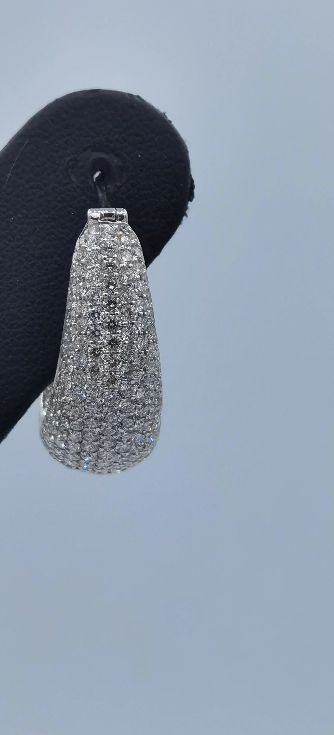 Unknown Diamond Creole 5.86Carat 18Karat Gold 5 Unknown Diamond Creole 5.86Carat 18Karat Gold – Image 3