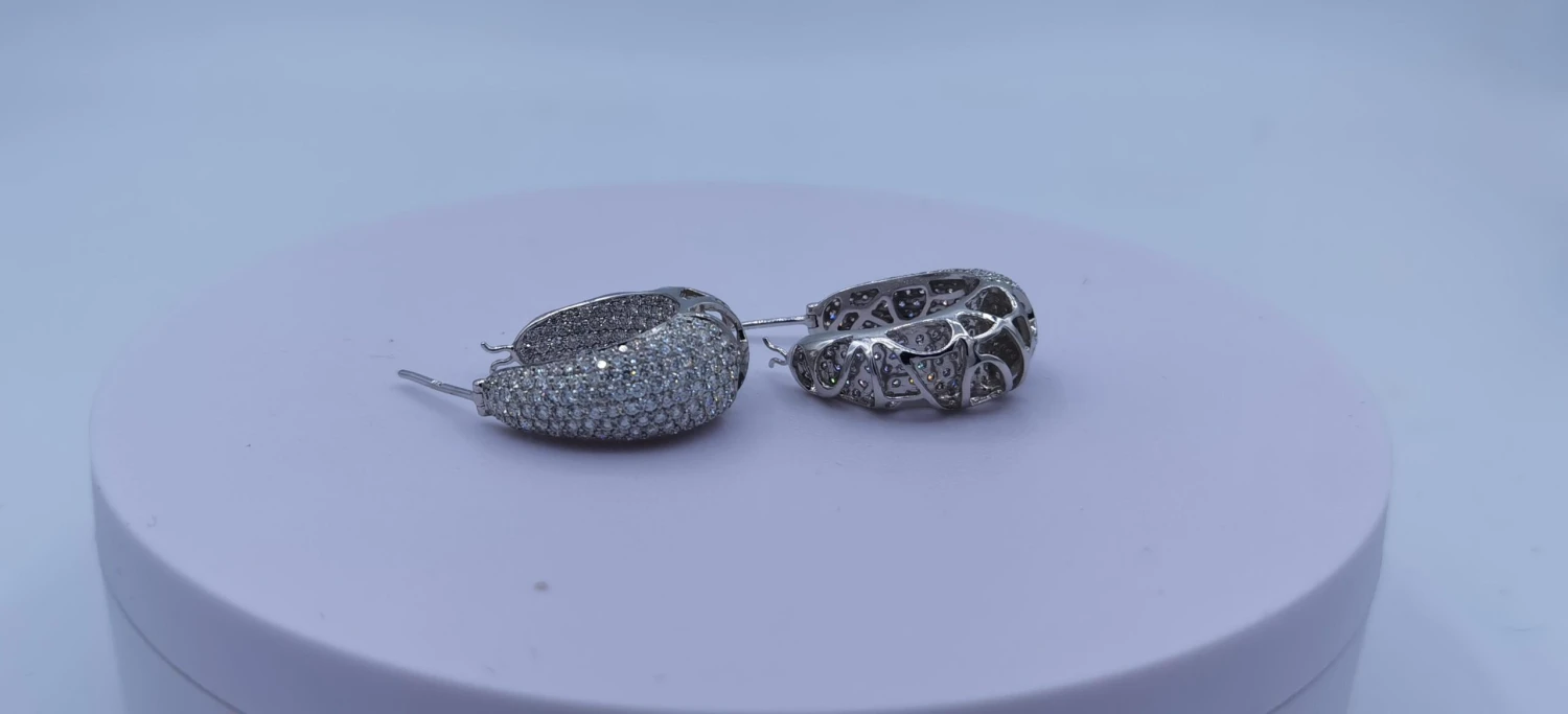 Unknown Diamond Creole 5.86Carat 18Karat Gold 6 Unknown Diamond Creole 5.86Carat 18Karat Gold – Image 4