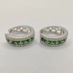 2.6 Carat Deep Green Tsavorite Diamond Huggie Hoop Earrings In 18k White Gold 14 2.6 Carat Deep Green Tsavorite Diamond Huggie Hoop Earrings In 18k White Gold -Mode Bijouterie Magasin IMG 20230616 202542 master
