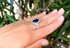 Unknown Sapphire 6.51 Carat Ring With Diamond Halo 0.70 Carats Total 18k Gold 9 Unknown Sapphire 6.51 Carat Ring With Diamond Halo 0.70 Carats Total 18k Gold -Mode Bijouterie Magasin IMG 2282 master