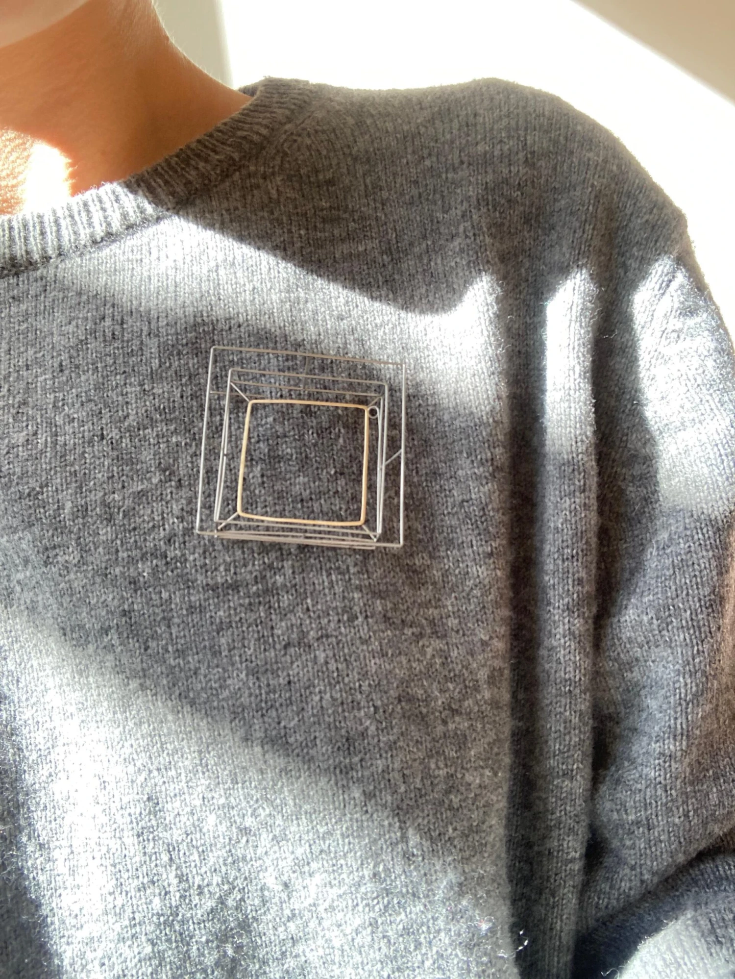 Minimal Frame Brooch 4 Minimal Frame Brooch – Image 2