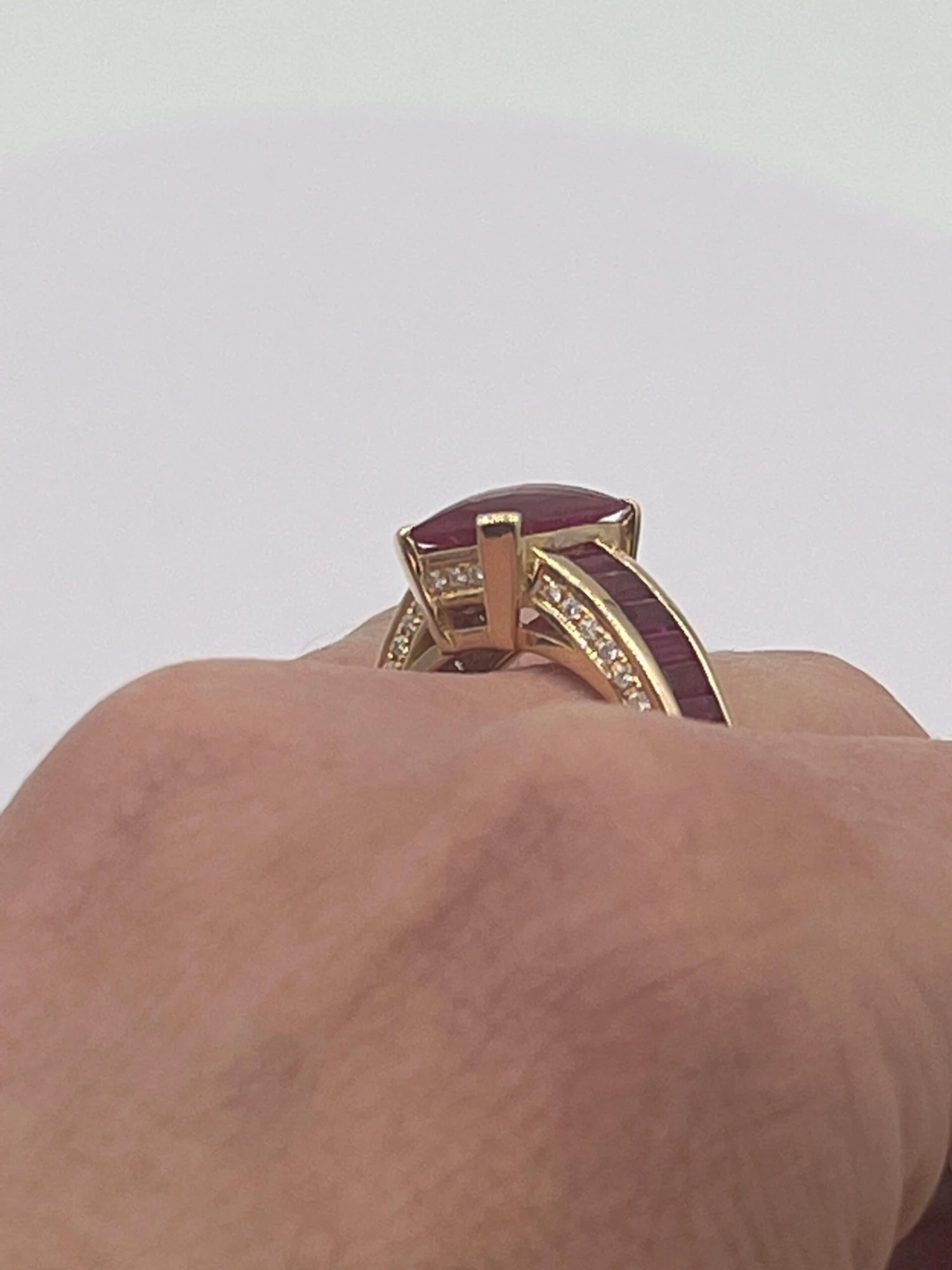 Unknown 2.95 Carat Ruby Ring 0.23 Carat Diamond 18 Karat Gold 9 Unknown 2.95 Carat Ruby Ring 0.23 Carat Diamond 18 Karat Gold – Image 7