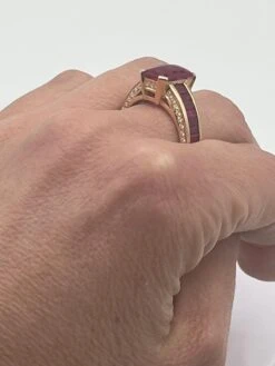 Unknown 2.95 Carat Ruby Ring 0.23 Carat Diamond 18 Karat Gold 19 Unknown 2.95 Carat Ruby Ring 0.23 Carat Diamond 18 Karat Gold -Mode Bijouterie Magasin IMG 2936 master