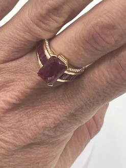 Unknown 2.95 Carat Ruby Ring 0.23 Carat Diamond 18 Karat Gold 21 Unknown 2.95 Carat Ruby Ring 0.23 Carat Diamond 18 Karat Gold -Mode Bijouterie Magasin IMG 2939 master