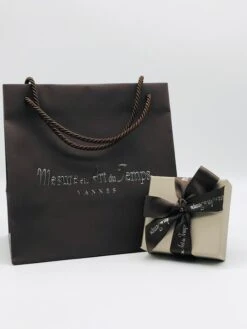 Unknown Engagement Ring Sapphire White Diamonds White Gold 18 Karat -Mode Bijouterie Magasin IMG 3173 master