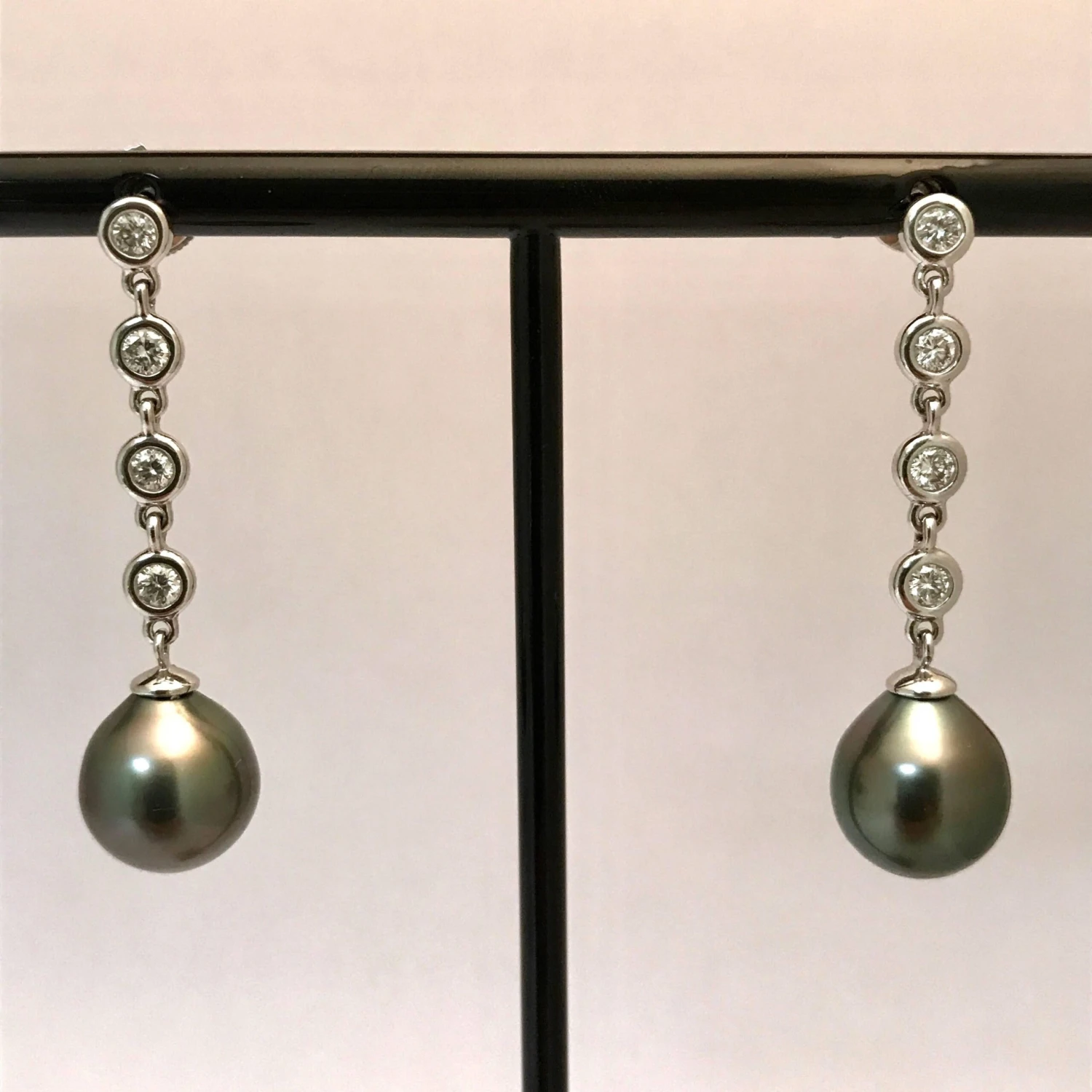 Unknown Earrings Tahitian Cultured Pearl Diamond White Gold 18 Karat 4 Unknown Earrings Tahitian Cultured Pearl Diamond White Gold 18 Karat – Image 2