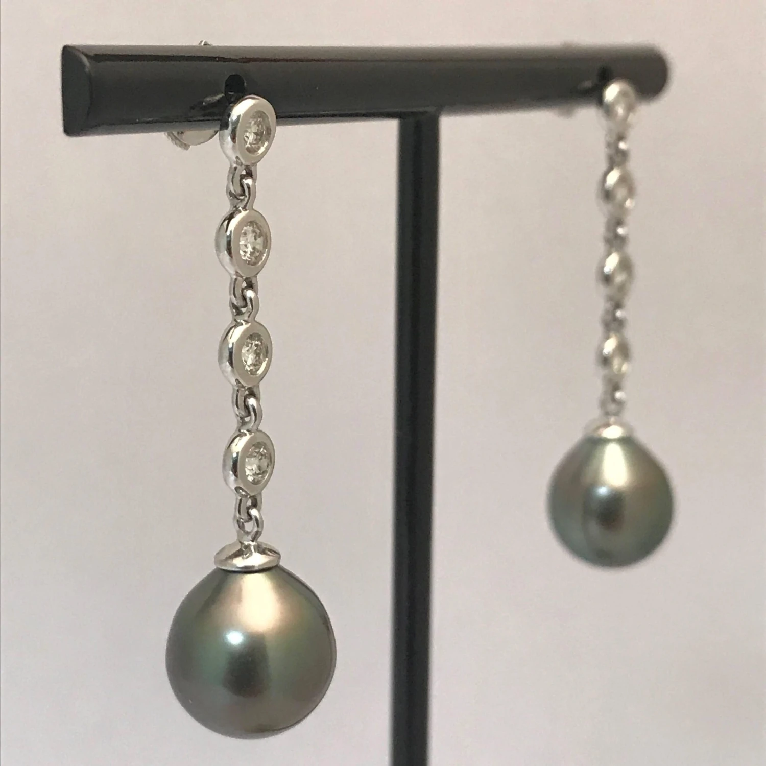Unknown Earrings Tahitian Cultured Pearl Diamond White Gold 18 Karat 5 Unknown Earrings Tahitian Cultured Pearl Diamond White Gold 18 Karat – Image 3