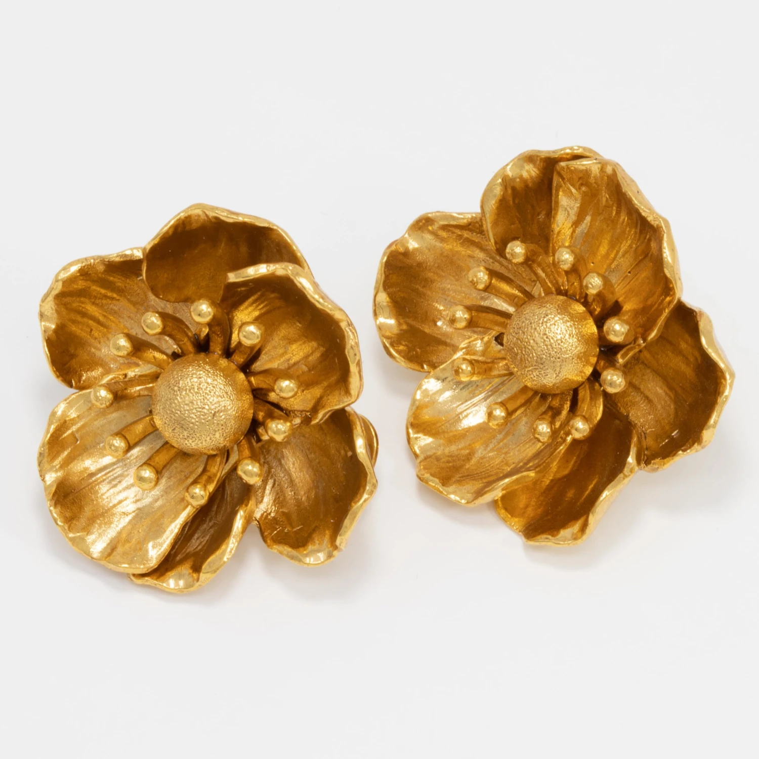 Oscar De La Renta Gold Poppy Flower Clip On Earrings, Contemporary 4 Oscar De La Renta Gold Poppy Flower Clip On Earrings, Contemporary – Image 2