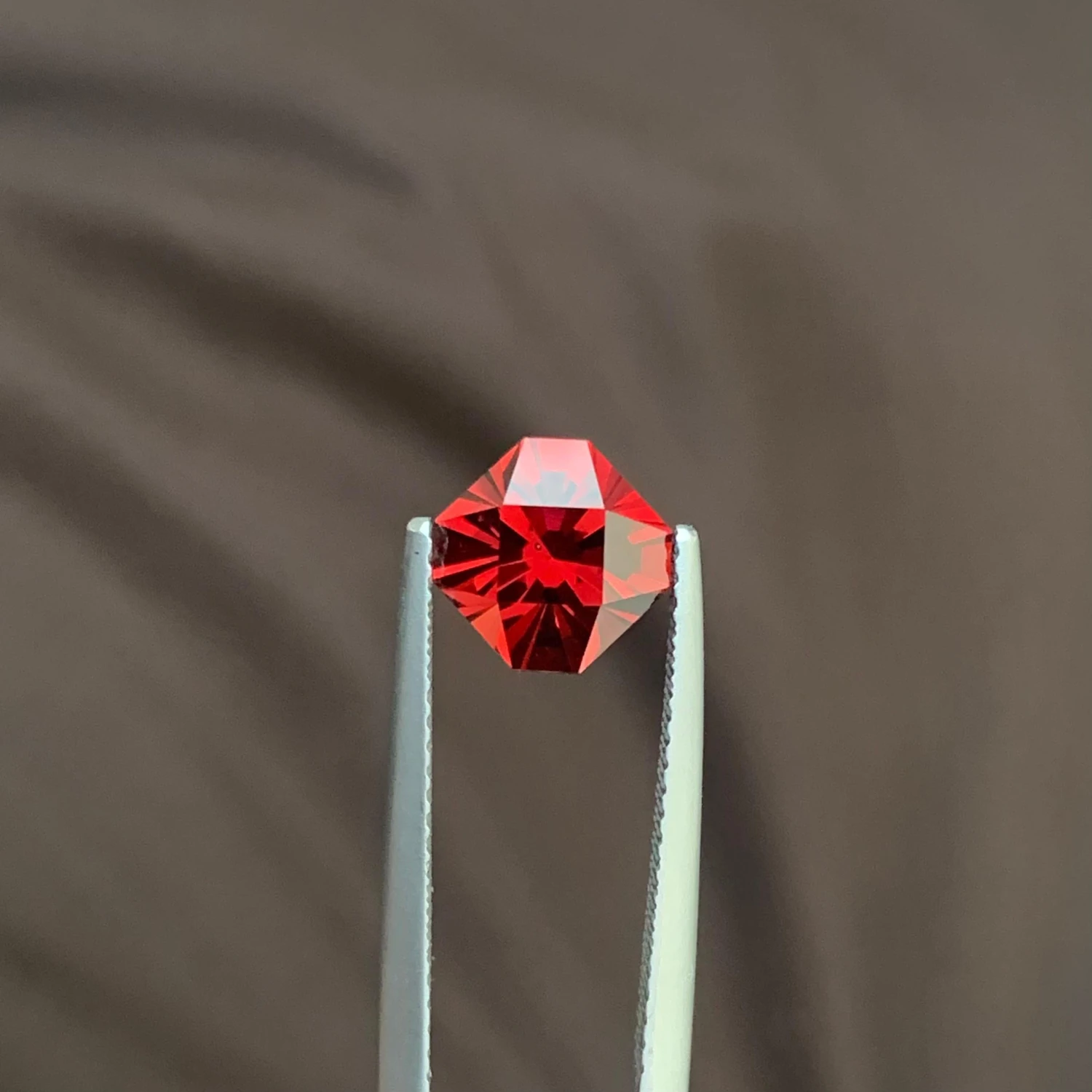 AAA Quality 2.45 Carat Faceted Pomegranate Red Rhodolite Garnet Gemstone 10 AAA Quality 2.45 Carat Faceted Pomegranate Red Rhodolite Garnet Gemstone – Image 8