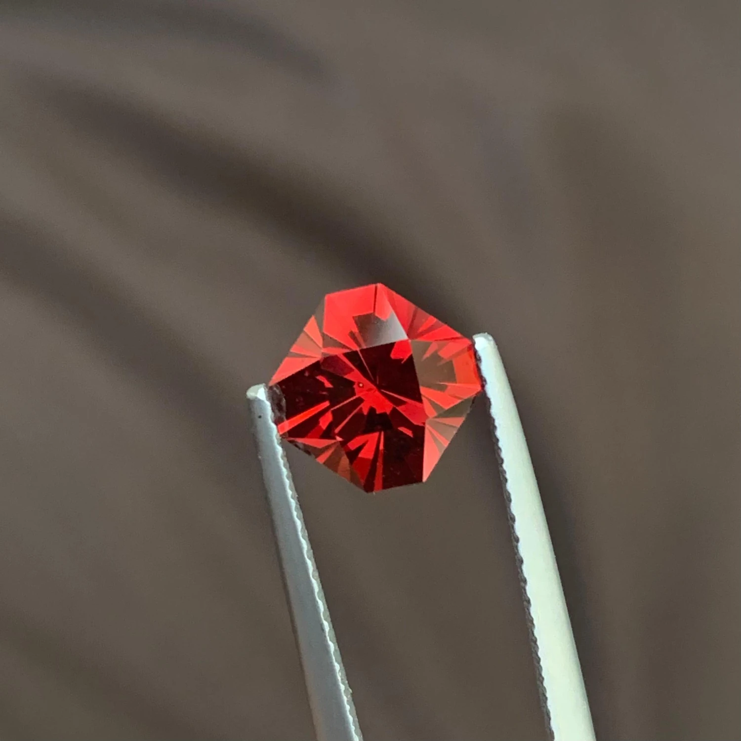 AAA Quality 2.45 Carat Faceted Pomegranate Red Rhodolite Garnet Gemstone 9 AAA Quality 2.45 Carat Faceted Pomegranate Red Rhodolite Garnet Gemstone – Image 7