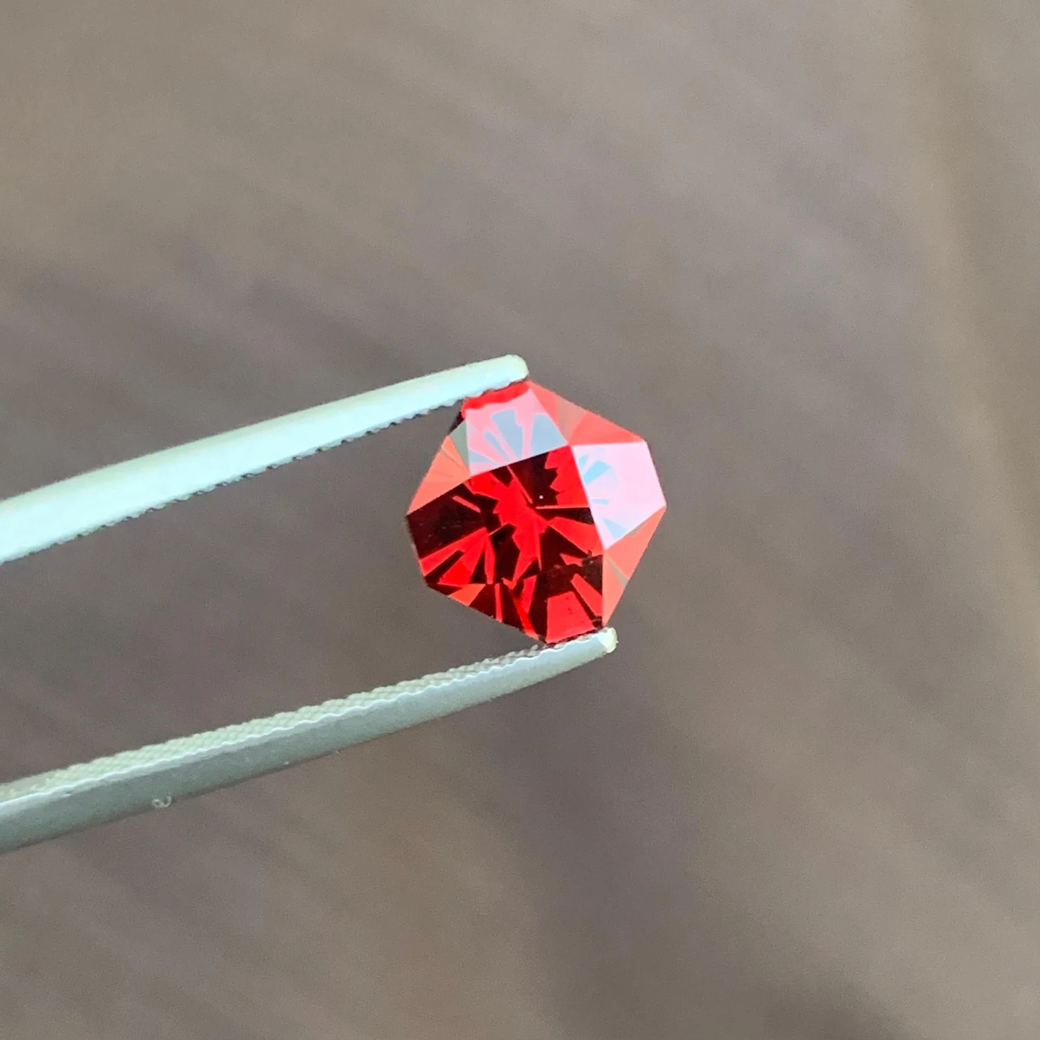 AAA Quality 2.45 Carat Faceted Pomegranate Red Rhodolite Garnet Gemstone 5 AAA Quality 2.45 Carat Faceted Pomegranate Red Rhodolite Garnet Gemstone – Image 3