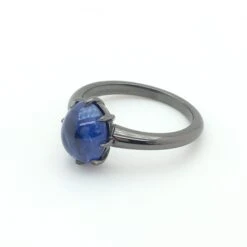 3.61 Carats Cabochon Sapphire Ring Set In 18k Black - Another Haruni Special -Mode Bijouterie Magasin IMG 4414 master