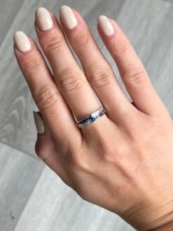 Unknown Modern Sapphire And Diamond 18 Carat White Gold Cross Over Ring -Mode Bijouterie Magasin IMG 5133 master