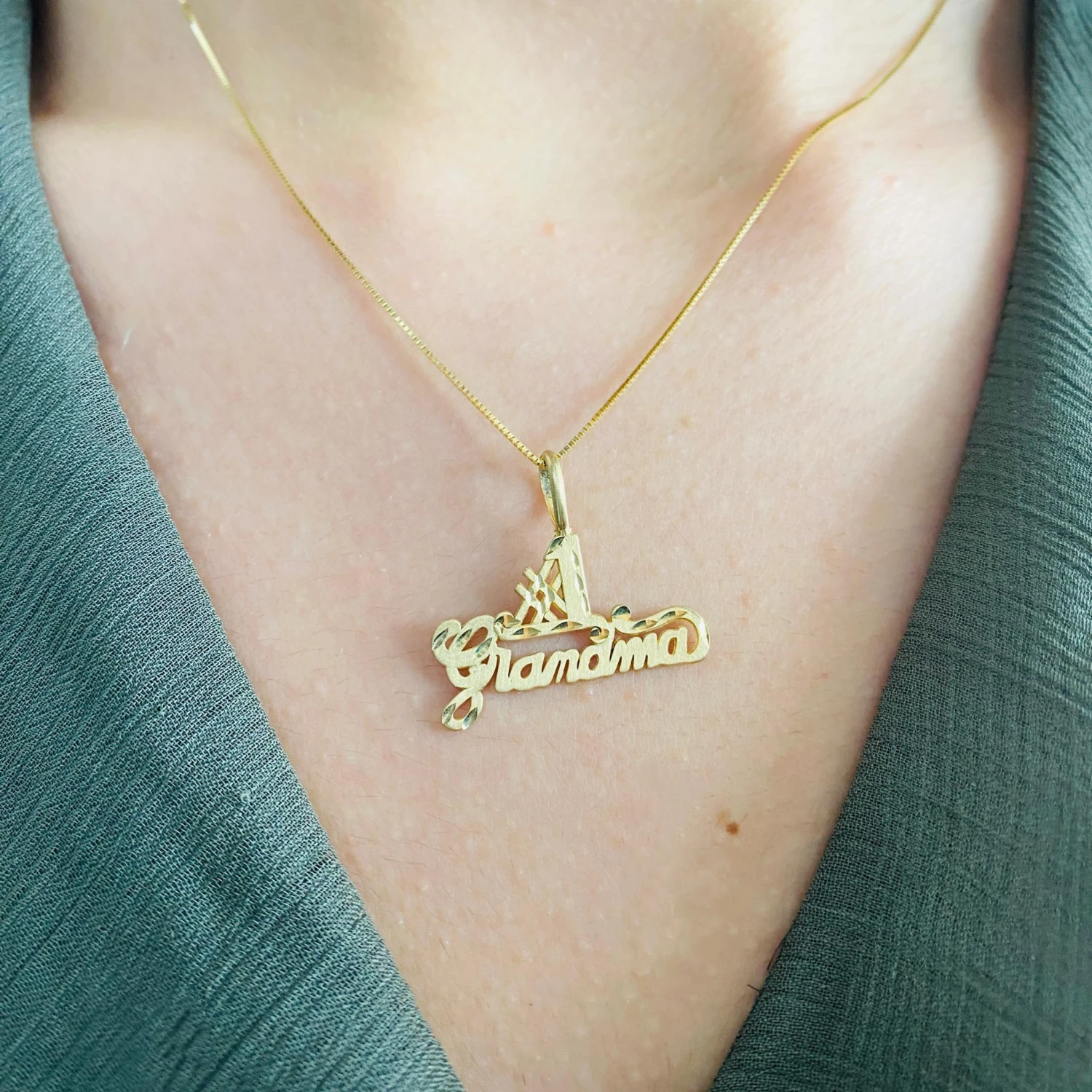 #1 Grandma Pendant Charm, The Greatest 'Gran', Recycled 14 Karat Gold, LV 6 #1 Grandma Pendant Charm, The Greatest 'Gran', Recycled 14 Karat Gold, LV – Image 4