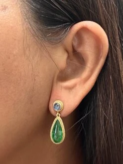7.6 Carats Tsavorite Rainbow Moonstone 18k Gold Post Earrings -Mode Bijouterie Magasin IMG 6444 master