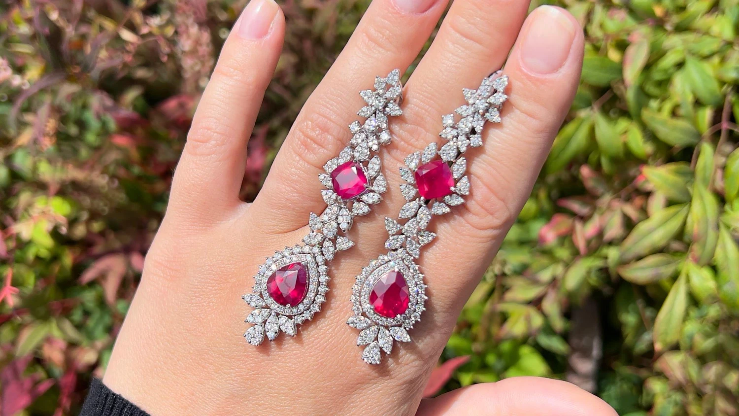 Unknown Very Fine Ruby Earrings With Diamonds 18 Carats Total 18K Gold 5 Unknown Very Fine Ruby Earrings With Diamonds 18 Carats Total 18K Gold – Image 3