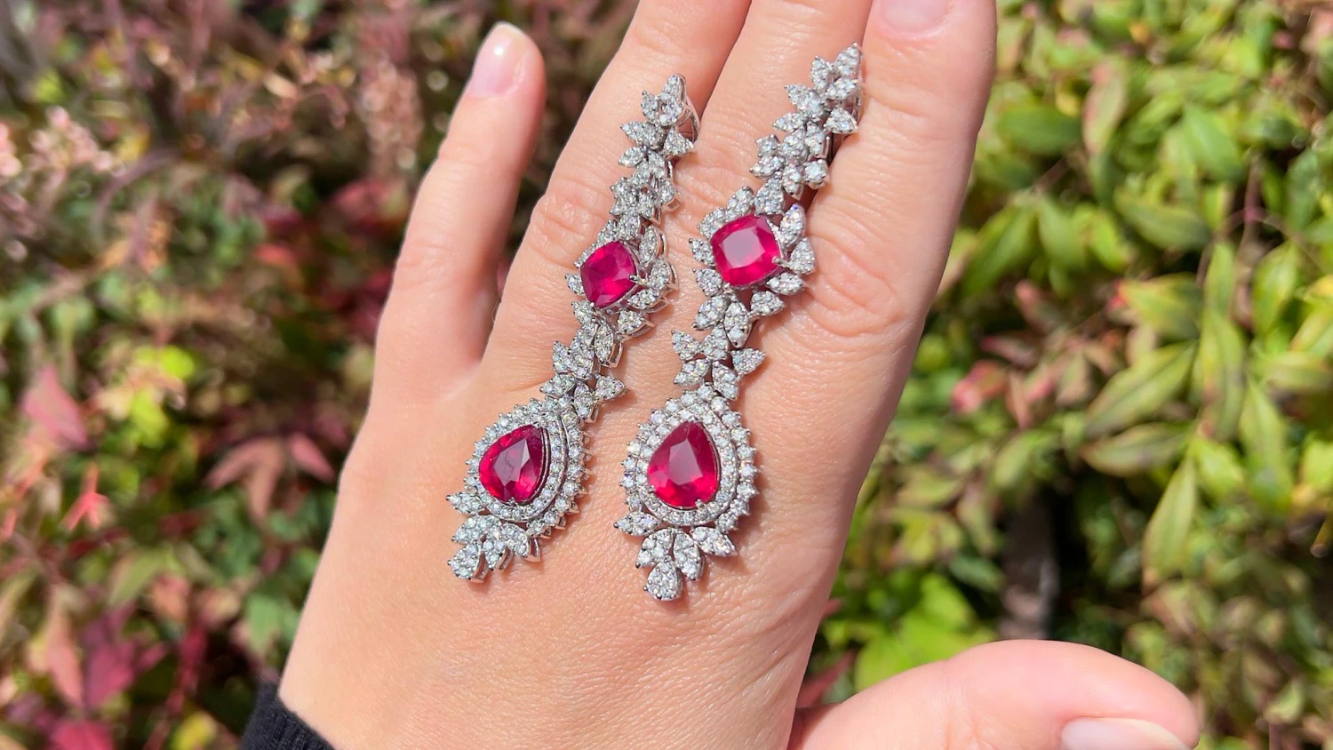 Unknown Very Fine Ruby Earrings With Diamonds 18 Carats Total 18K Gold 6 Unknown Very Fine Ruby Earrings With Diamonds 18 Carats Total 18K Gold – Image 4