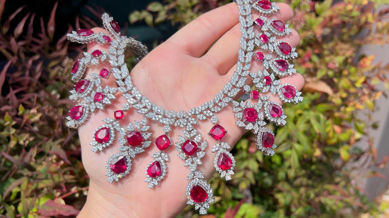 Unknown Very Fine Ruby Necklace Set With Diamonds 115 Carats Total 18K Gold 7 Unknown Very Fine Ruby Necklace Set With Diamonds 115 Carats Total 18K Gold – Image 5