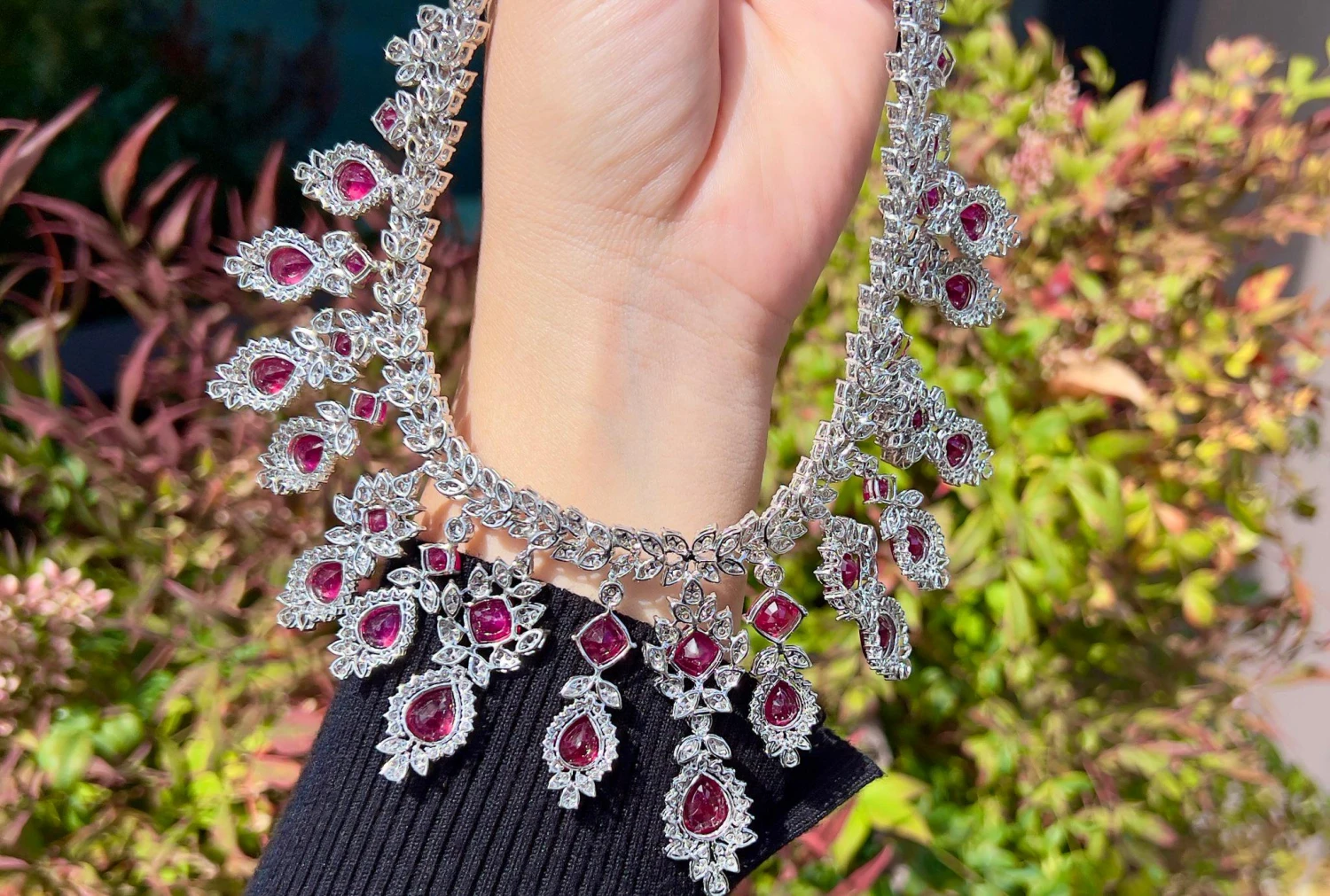 Unknown Very Fine Ruby Necklace Set With Diamonds 115 Carats Total 18K Gold 8 Unknown Very Fine Ruby Necklace Set With Diamonds 115 Carats Total 18K Gold – Image 6