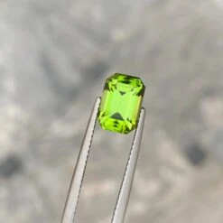Unknown 3.30 Carat Apple Green Loose Peridot From Pakistan With Emerald Shape 12 Unknown 3.30 Carat Apple Green Loose Peridot From Pakistan With Emerald Shape -Mode Bijouterie Magasin IMG 7759 master
