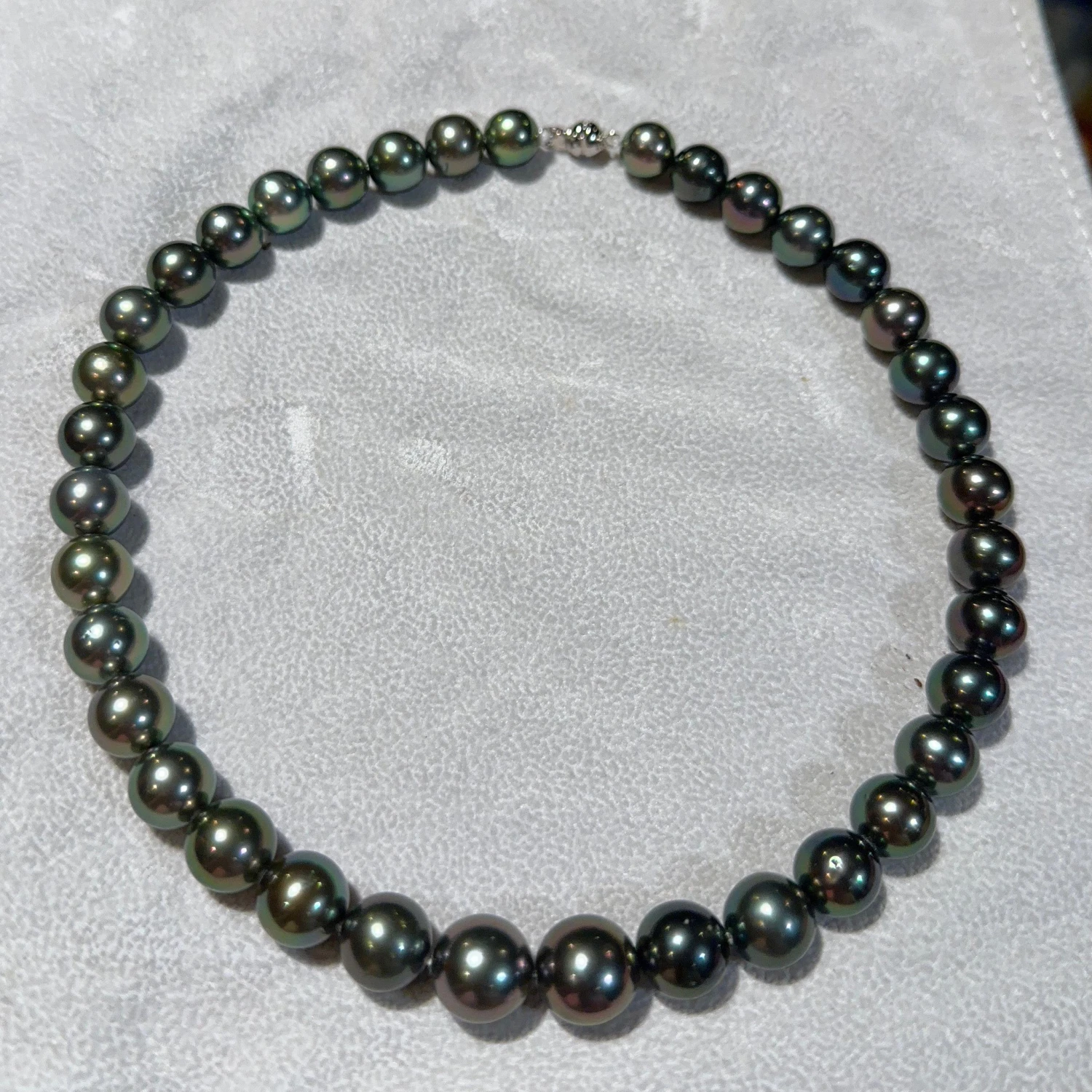 Eostre Black Tahitian Pearl Strand Necklace With 18K Clasp 9 Eostre Black Tahitian Pearl Strand Necklace With 18K Clasp – Image 7