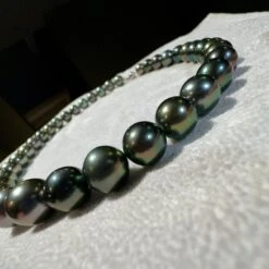 Eostre Black Tahitian Pearl Strand Necklace With 18K Clasp 12 Eostre Black Tahitian Pearl Strand Necklace With 18K Clasp -Mode Bijouterie Magasin IMG 8603 master