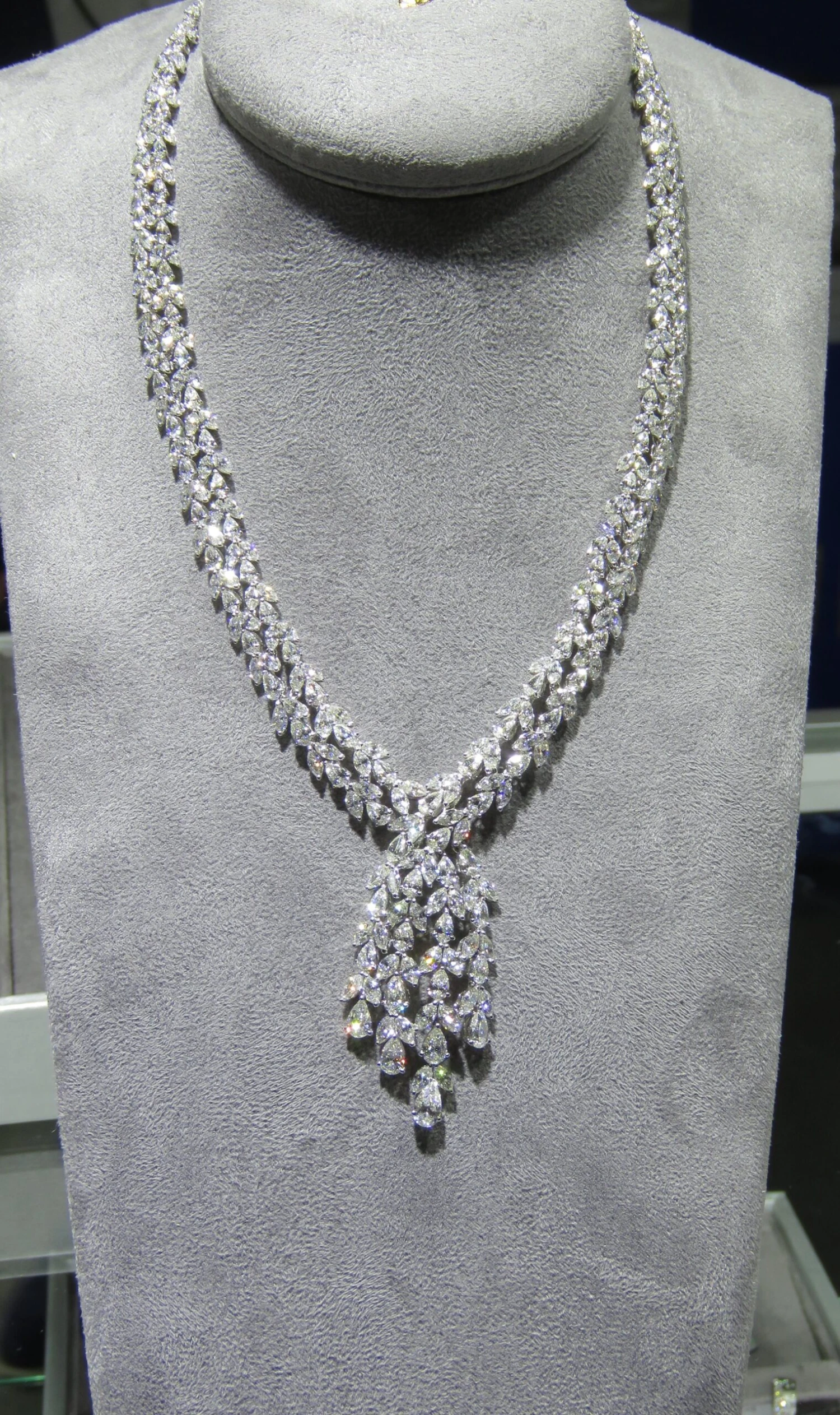 Unknown NWT Rare 18 Karat Gorgeous Fancy Glittering Diamond Necklace 4 Unknown NWT Rare 18 Karat Gorgeous Fancy Glittering Diamond Necklace – Image 2