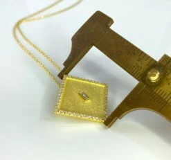 Georgios Collection 18 Karat Yellow Gold Diamond Square Pendant With Chain -Mode Bijouterie Magasin IMG 8841 copy master