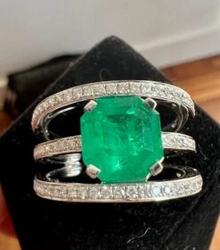 Unknown Emerald Cocktail Ring 18 Carat White Gold Diamonds 39 Unknown Emerald Cocktail Ring 18 Carat White Gold Diamonds -Mode Bijouterie Magasin IMG 8873 master