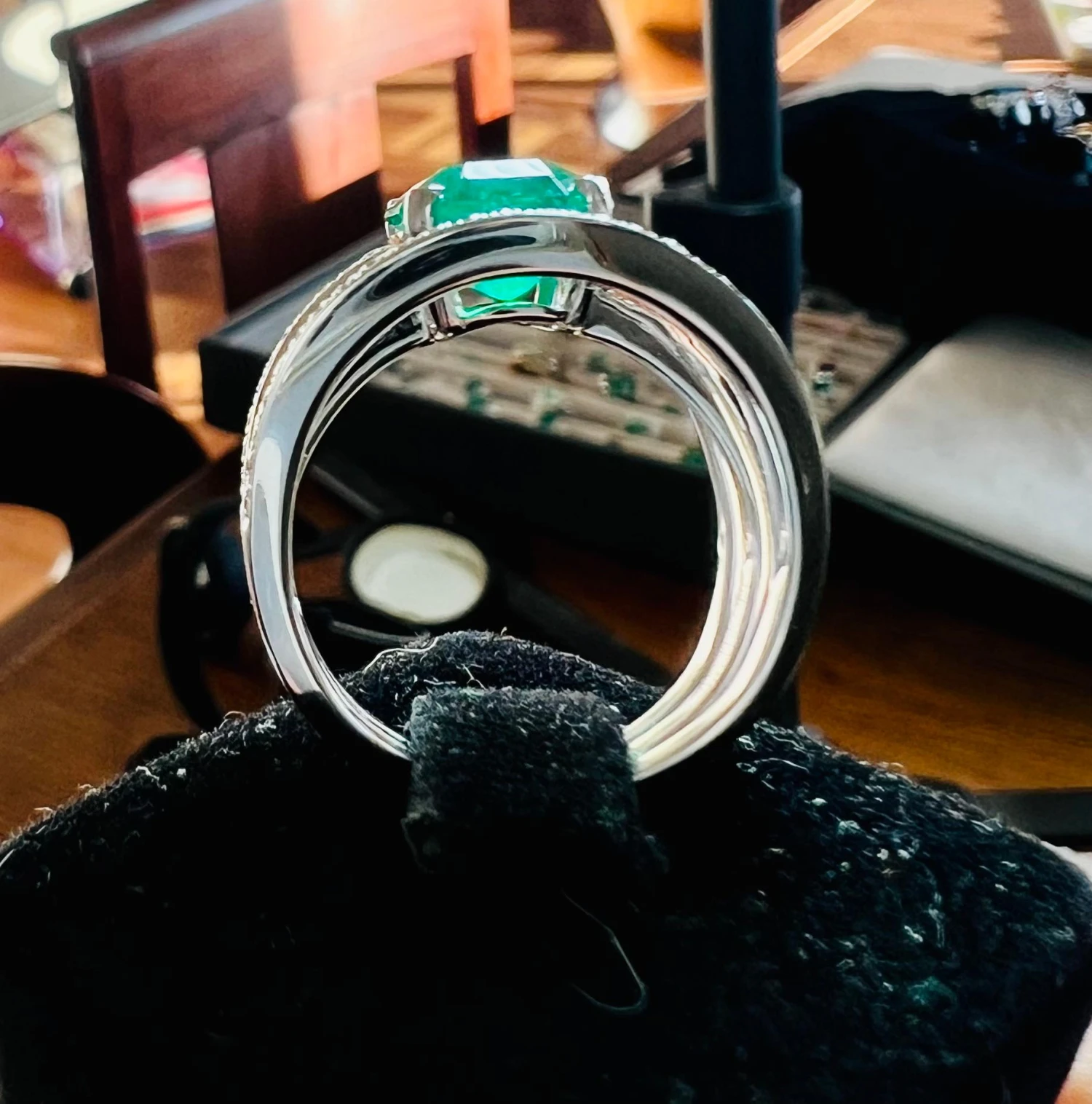 Unknown Emerald Cocktail Ring 18 Carat White Gold Diamonds 18 Unknown Emerald Cocktail Ring 18 Carat White Gold Diamonds – Image 16