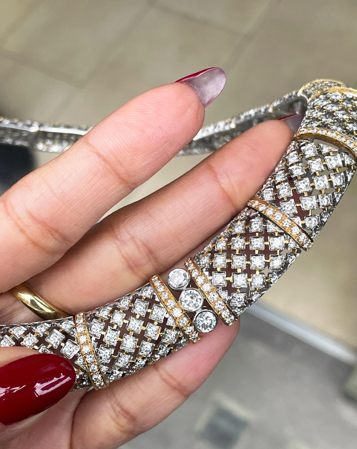 Unknown 22.01ct Diamond 18 Carat White And Yellow Gold Honeycomb Collar Necklace 5 Unknown 22.01ct Diamond 18 Carat White And Yellow Gold Honeycomb Collar Necklace – Image 3