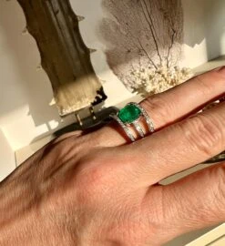 Unknown Emerald Cocktail Ring 18 Carat White Gold Diamonds 29 Unknown Emerald Cocktail Ring 18 Carat White Gold Diamonds -Mode Bijouterie Magasin IMG 8885 master