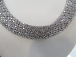 Unknown Nwt Rare 18 Karat Gorgeous Glittering Fancy Diamond 61 Carat Mesh Necklace 9 Unknown Nwt Rare 18 Karat Gorgeous Glittering Fancy Diamond 61 Carat Mesh Necklace -Mode Bijouterie Magasin IMG 9609 master