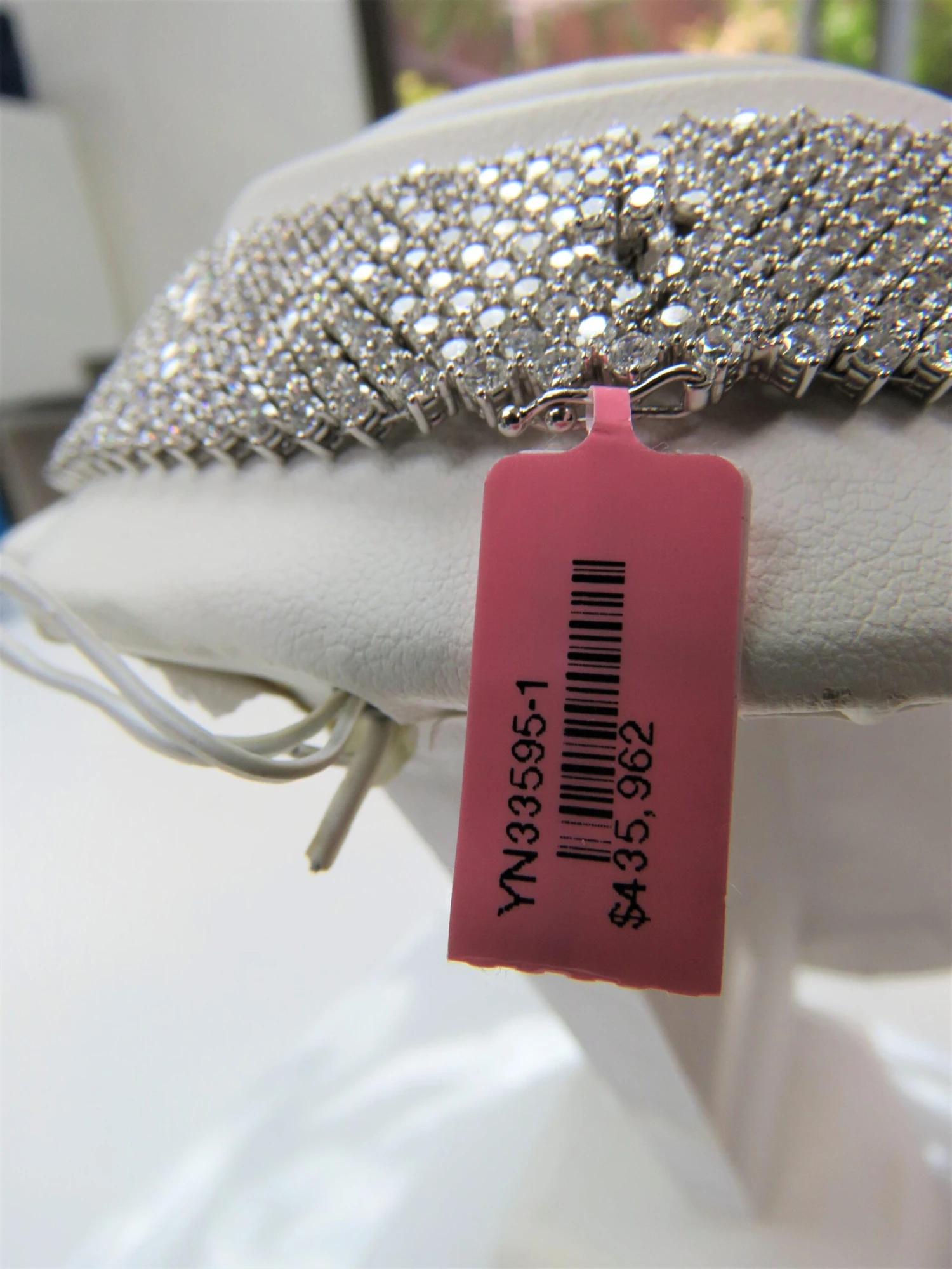 Unknown Nwt Rare 18 Karat Gorgeous Glittering Fancy Diamond 61 Carat Mesh Necklace 6 Unknown Nwt Rare 18 Karat Gorgeous Glittering Fancy Diamond 61 Carat Mesh Necklace – Image 4