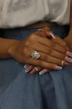 Floral Diamond Cocktail Ring With Illusion Settings In 18k Solid Gold 18 Floral Diamond Cocktail Ring With Illusion Settings In 18k Solid Gold -Mode Bijouterie Magasin IMG 9859 master